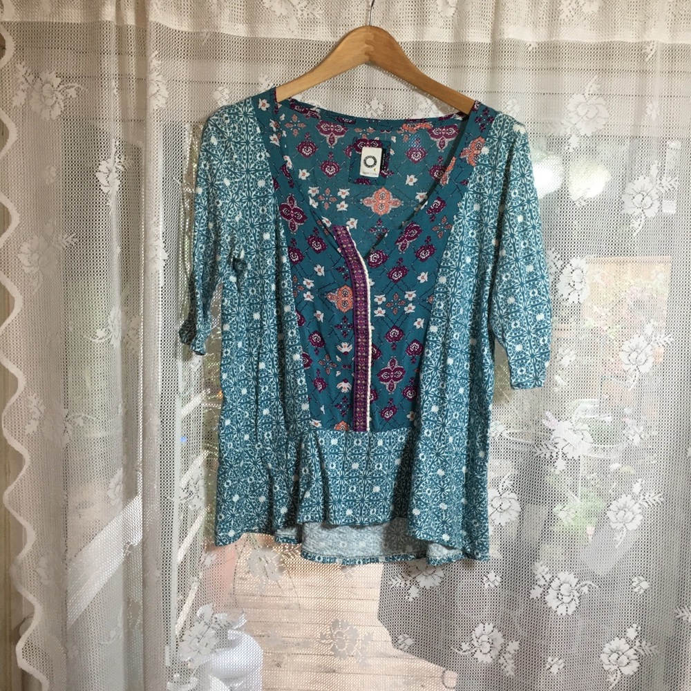 Anthropology top half sleeve Akemi Kim